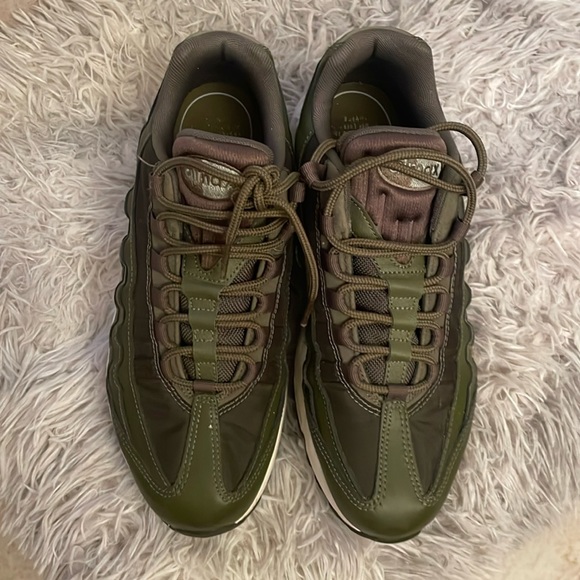 Nike Air Max 95 Green. Size 9 in women’s - Picture 1 of 3
